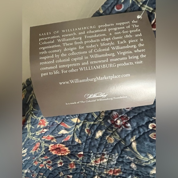 Williamsburg Marketplace Floral Blue Apron - Picture 7 of 13